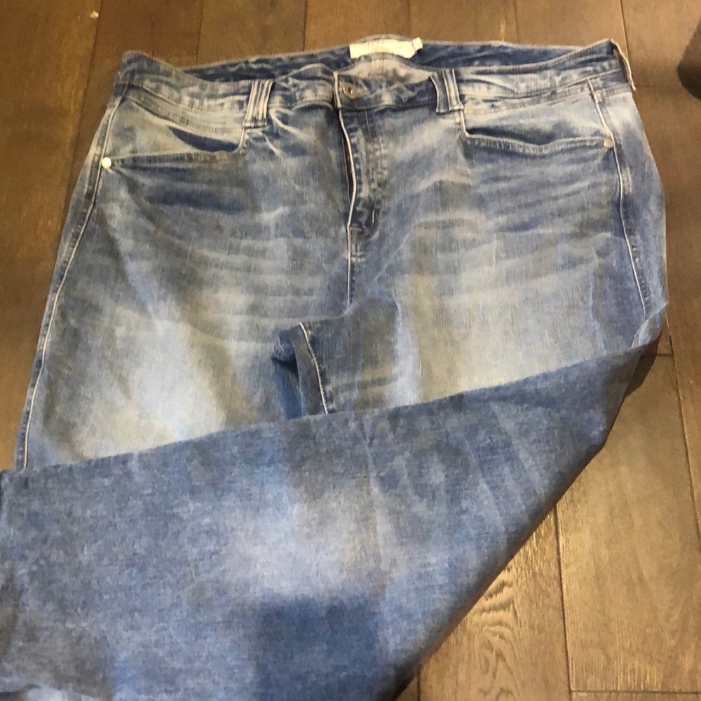 NWOT 🔮Torrid Tapered leg Jeans